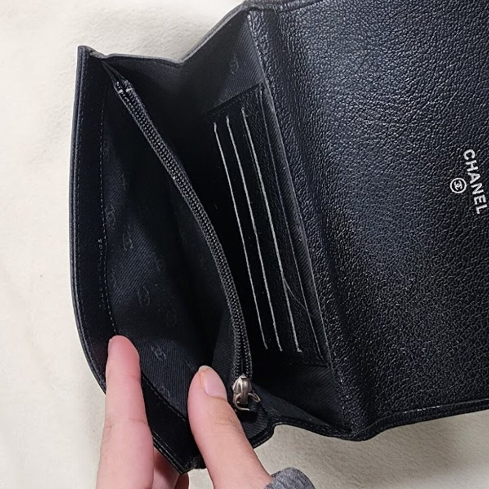 Chanel 2006-2008 Medium flap wallet. Great size! - Picture 9 of 14